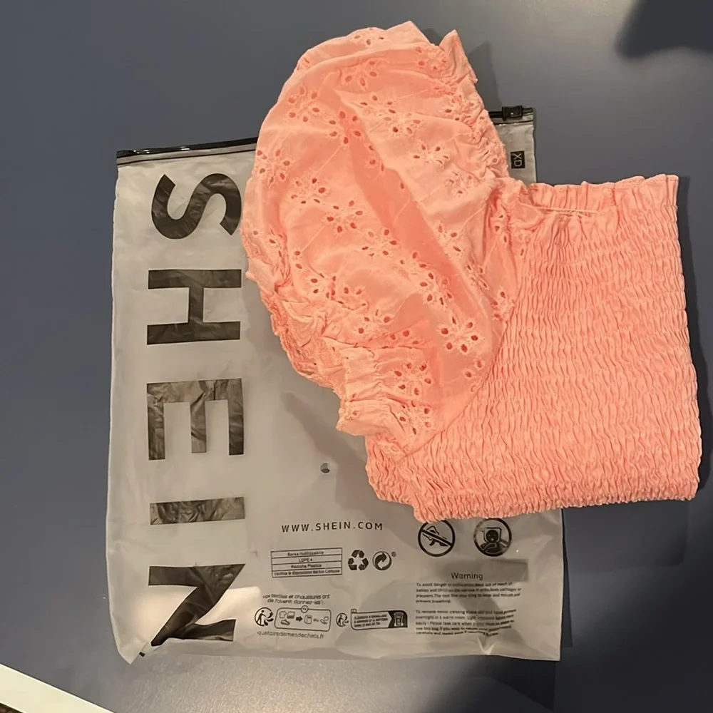 Puff Sleeve Crop Top - Picture 6 of 10